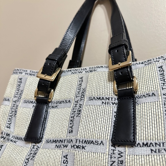 Samantha Thavasa New York Hand Bag - Picture 2 of 11